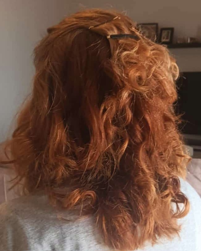 Peinado con ondas definido con tenacillas en Sevilla