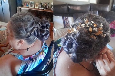 Peinado boda domicilio. Peluquería de mujeres en Carmona, recogido tupé con adornos.