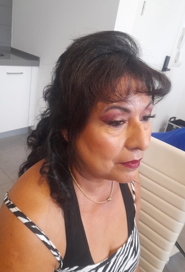 Luce radiante en tu próximo evento. Peluquería profesional en tu propio hogar.